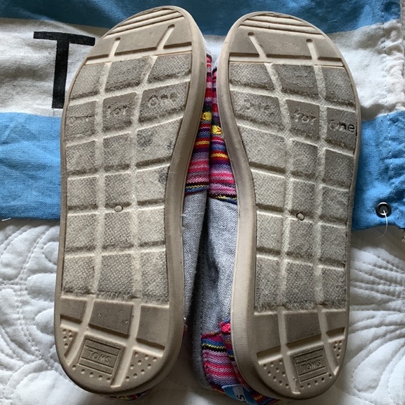 Tom’s Canvas Multi Color & Gray Flats, W6 or 6.5 (36.5 cm), Summer Casual, EUC - Picture 6 of 6